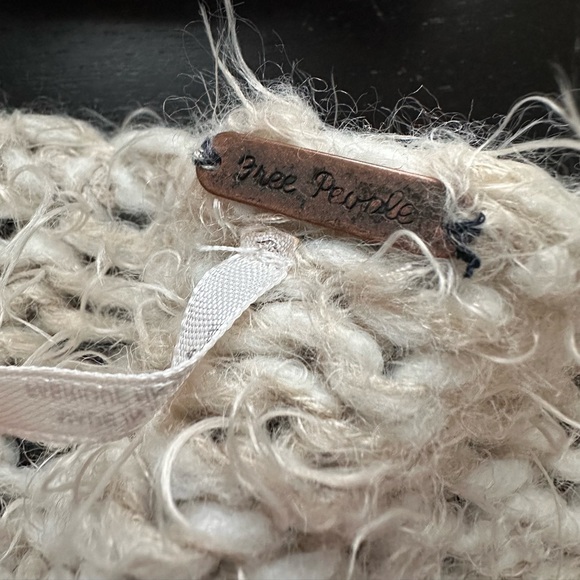 Free People fuzzy knit top🍦 - Picture 5 of 7